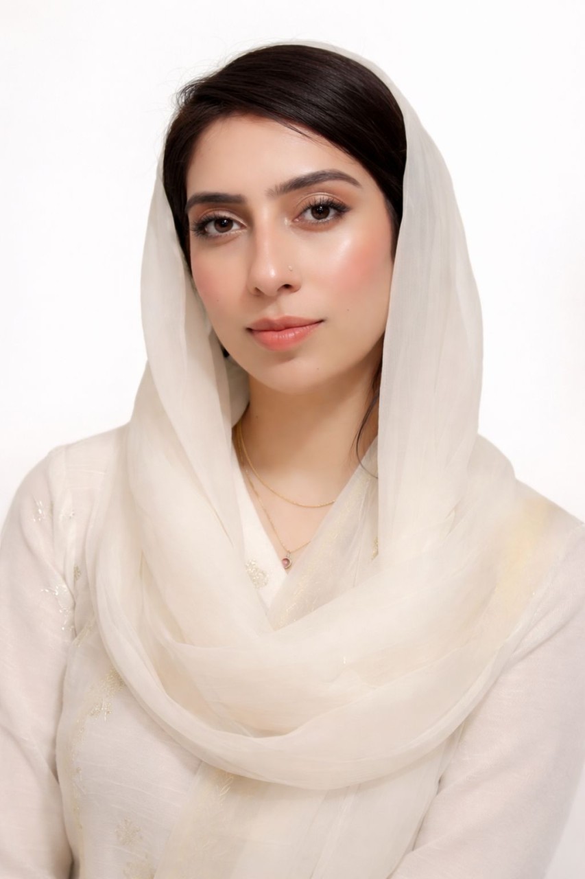 Dr Farrah Aftab